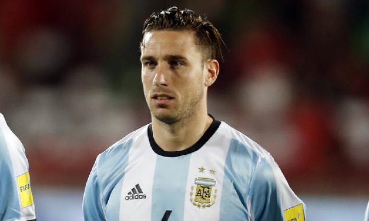 Lucas Biglia mong muốn Messi giành World Cup