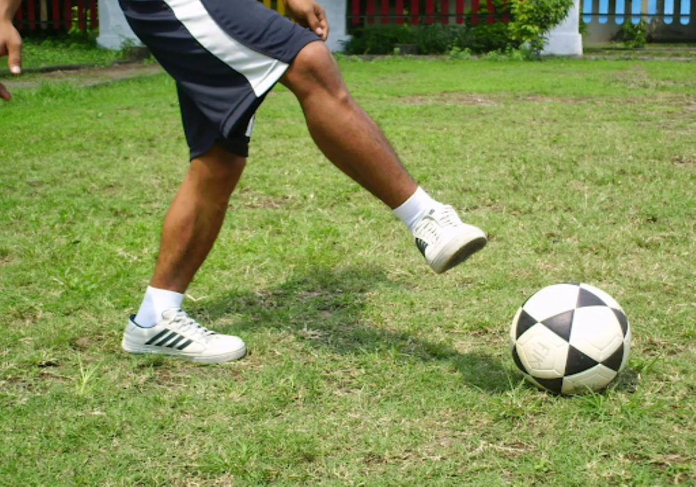 Cách tập luyện kỹ thuật cầm giữ bóng bằng lòng bàn chân